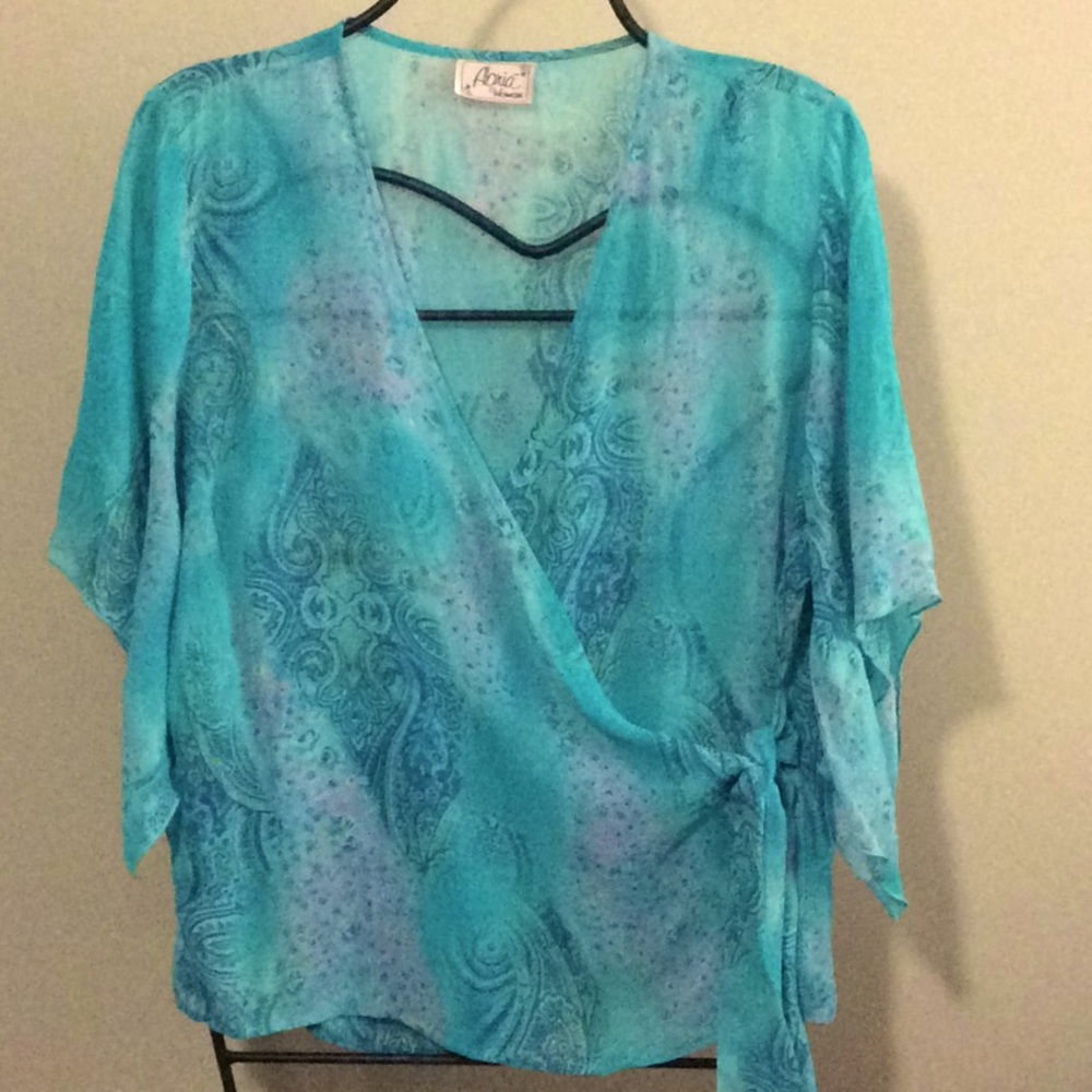 Abria paisley Wrap top